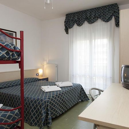 Hotel Oceanic Лидо ди Йезоло Екстериор снимка