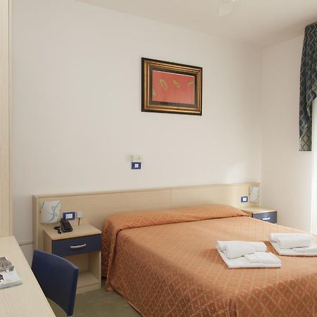 Hotel Oceanic Лидо ди Йезоло Екстериор снимка