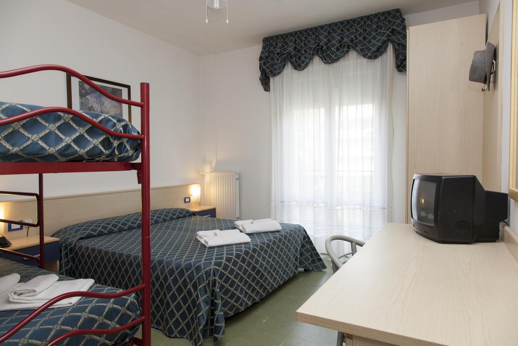 Hotel Oceanic Лидо ди Йезоло Екстериор снимка