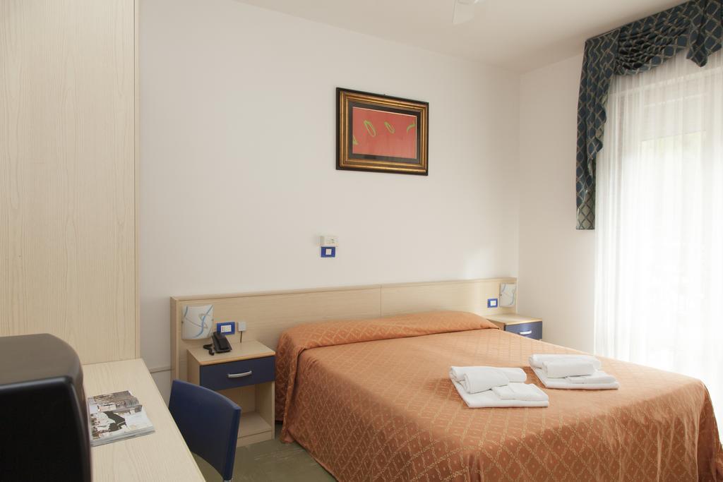 Hotel Oceanic Лидо ди Йезоло Екстериор снимка