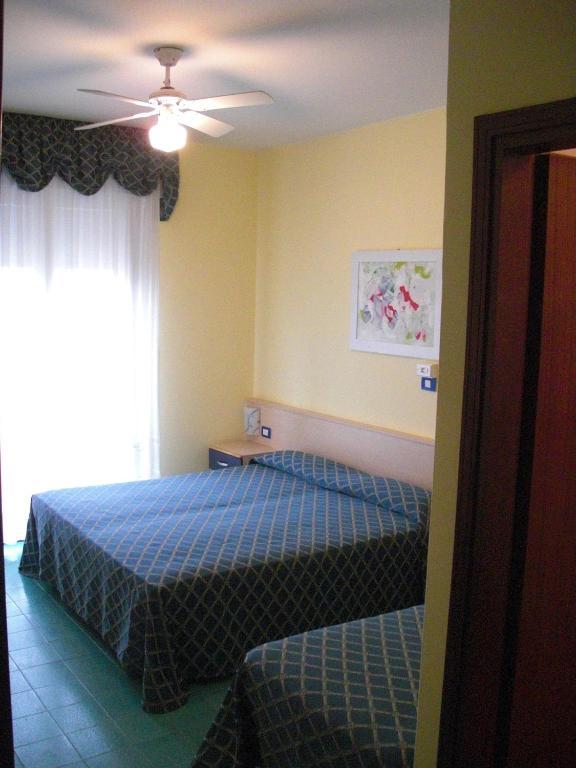 Hotel Oceanic Лидо ди Йезоло Екстериор снимка